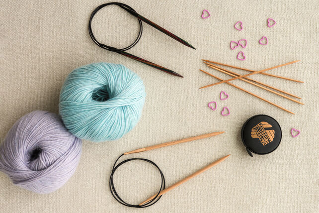 Die richtigen Stricknadeln kaufen: Diese Materialien findest du bei uns