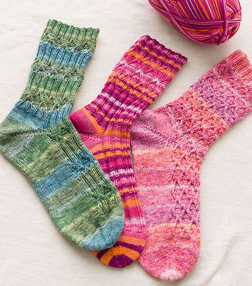 Entdecke unsere große Auswahl an Anleitungen für das Stricken von Socken