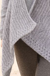 Lana Grossa RAGLANZIPFELJACKE MIT GITTER- UND RIPPEN-LOCHMUSTER Arioso