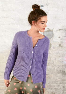 RUNDPASSENJACKE IM HALBPATENTMUSTER Brigitte No. 2 von Lana Grossa