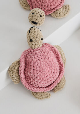 KLEINE SCHILDKRÖTE IN ALTROSA The Look von Lana Grossa