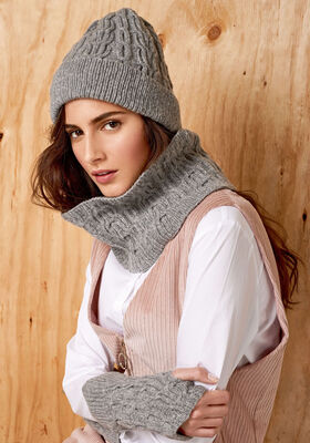 MÜTZE MIT ZOPFMUSTERN Cashmere 16 Fine von Lana Grossa