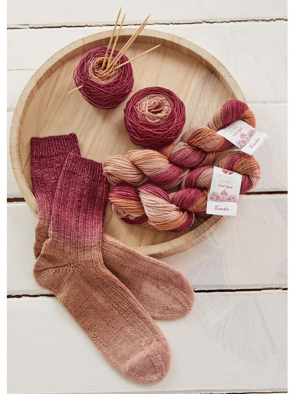 Lana Grossa SOCKEN IM RIPPENMUSTER Meilenweit Merino hand-dyed