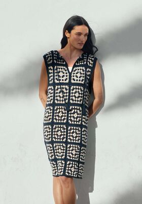 KLEID IN QUADRATISCHEN MOTIVEN Elastico von Lana Grossa