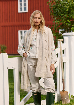 STOLA MIT PERLMUSTERBLENDEN UND ZOPFMUSTER Alta Moda Alpaca & Natural Superkid Tweed von Lana Grossa