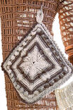 Lana Grossa TOPFLAPPEN IM BLATT- UND NOPPENMUSTER Star Uni/Print