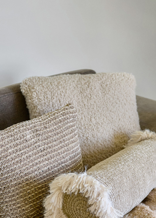 ZWEI KISSENHÜLLEN Orsetto von Lana Grossa