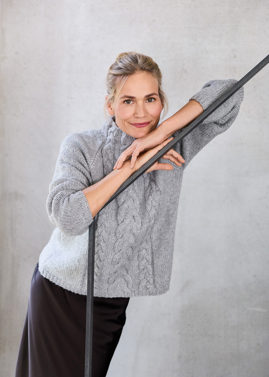 RAGLANPULLI MIT ZOPFSTREIFEN Cool Merino Big von Lana Grossa