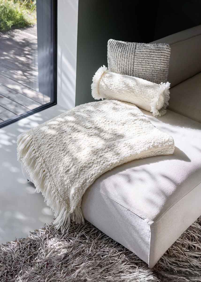 DECKE MIT FRANSEN Caramella von Lana Grossa