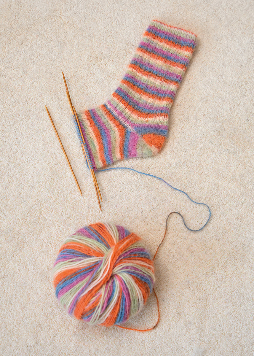 BASIC-SOCKEN Cosy Socks Multi Stripes von Lana Grossa