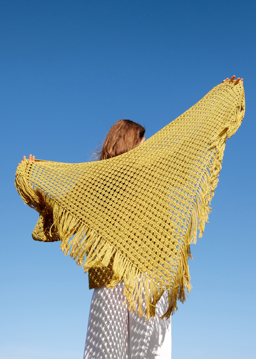 DREIECKSTUCH IM STÄBCHEN-LOCHMUSTER Diversa von Lana Grossa